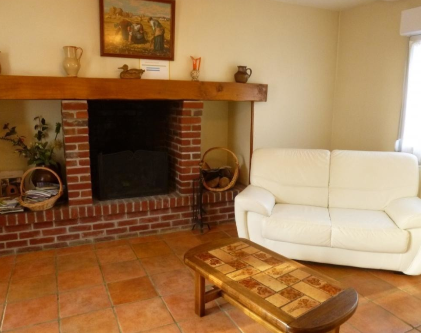 Salon avec cheminée - Office de tourisme Aumale blangy sur bresle