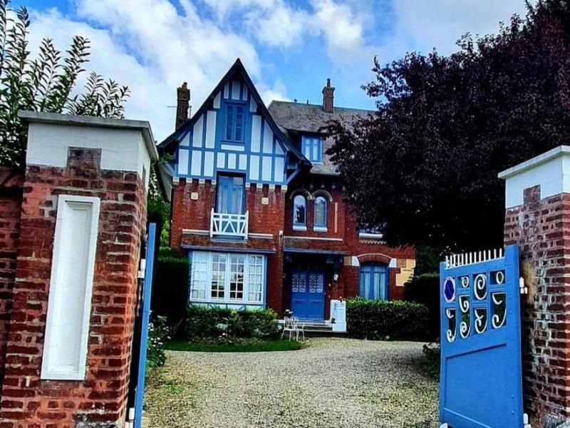 Villa-Mona