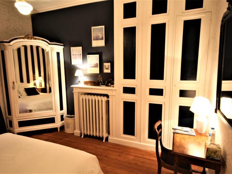 Villa-Mona