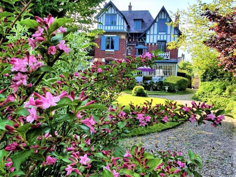 Villa-Mona