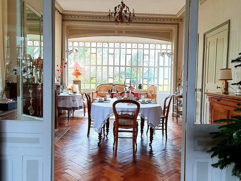 Villa-Mona